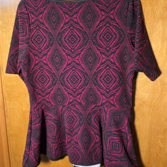 Red and Black Front cutout top- Short sleeve Size 1X - by Check it Out Plus - Picture 3 of 6